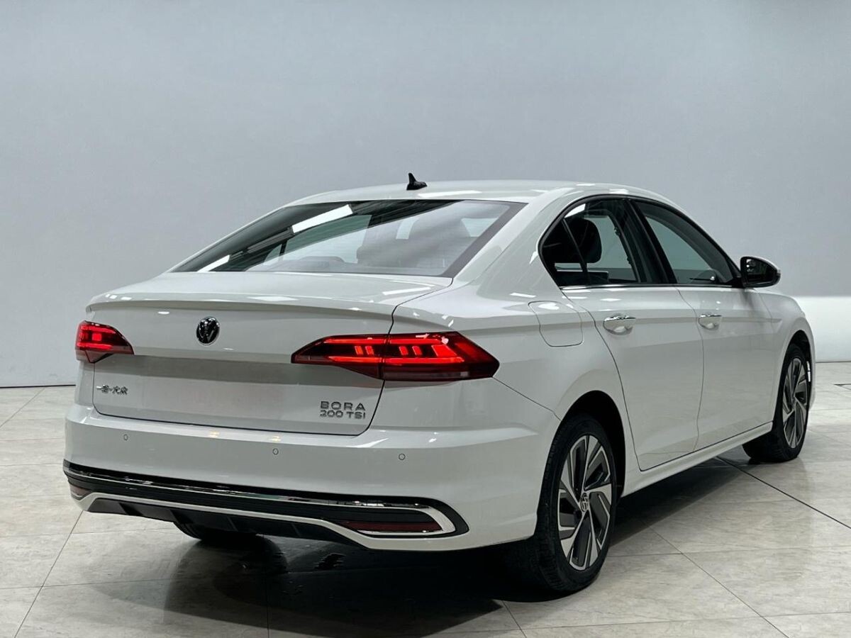 Volkswagen Bora 2022 - фото автомобиля