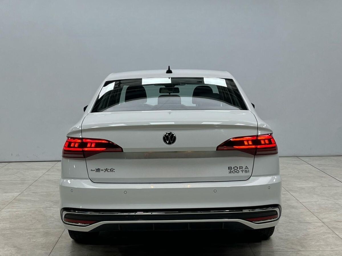 Volkswagen Bora 2022 - фото автомобиля