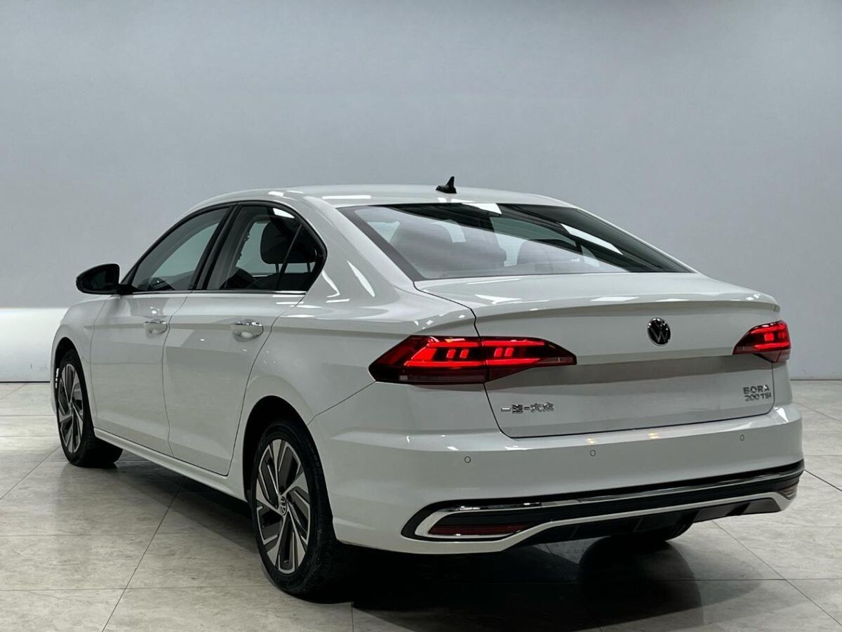 Volkswagen Bora 2022 - фото автомобиля