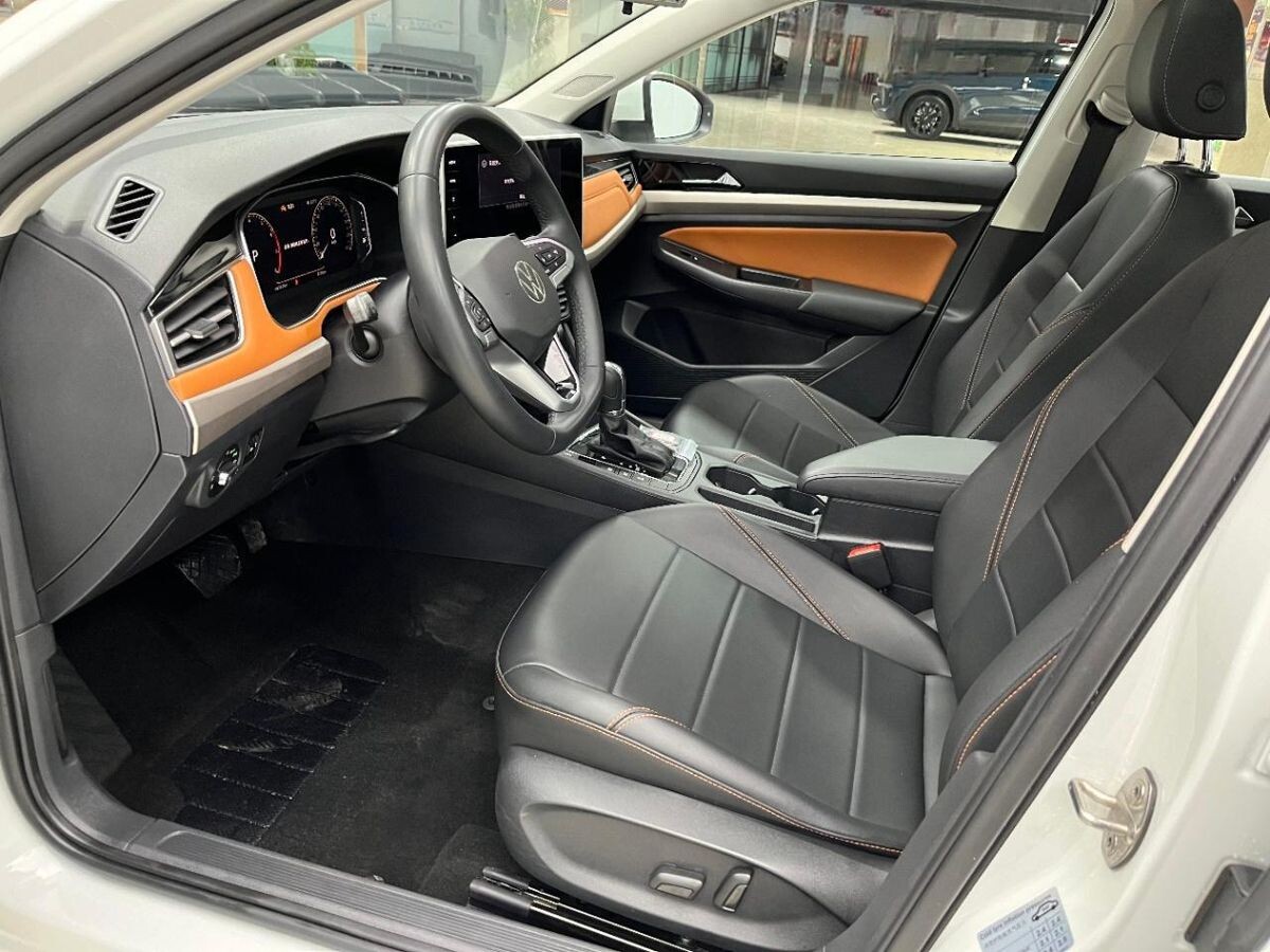 Volkswagen Bora 2022 - фото автомобиля