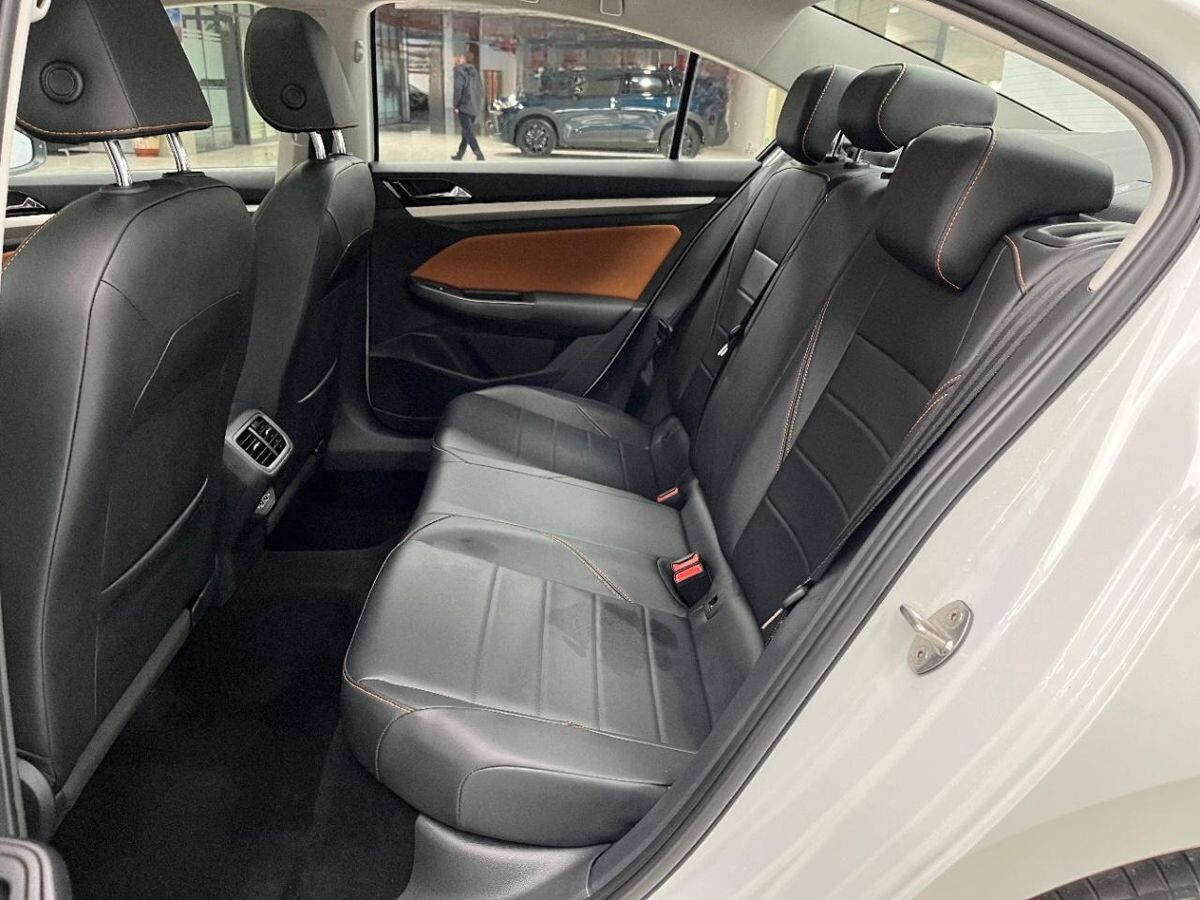 Volkswagen Bora 2022 - фото автомобиля