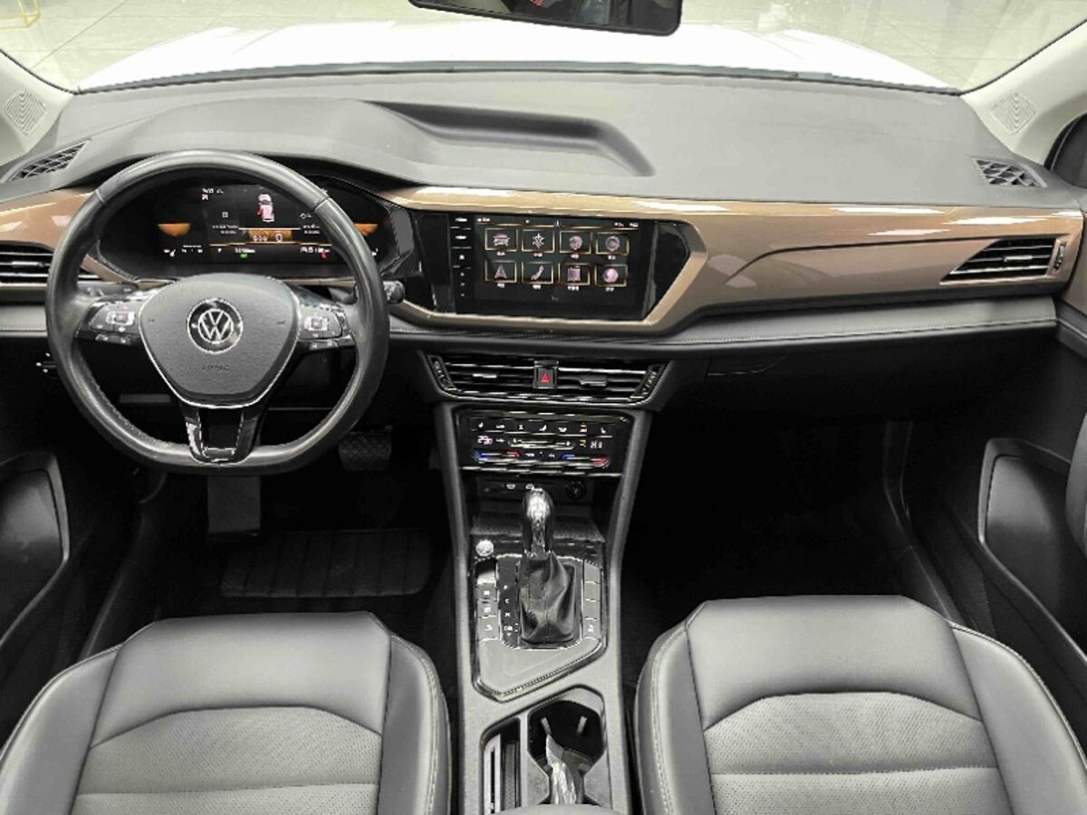 Volkswagen Tharu 2022 - фото автомобиля