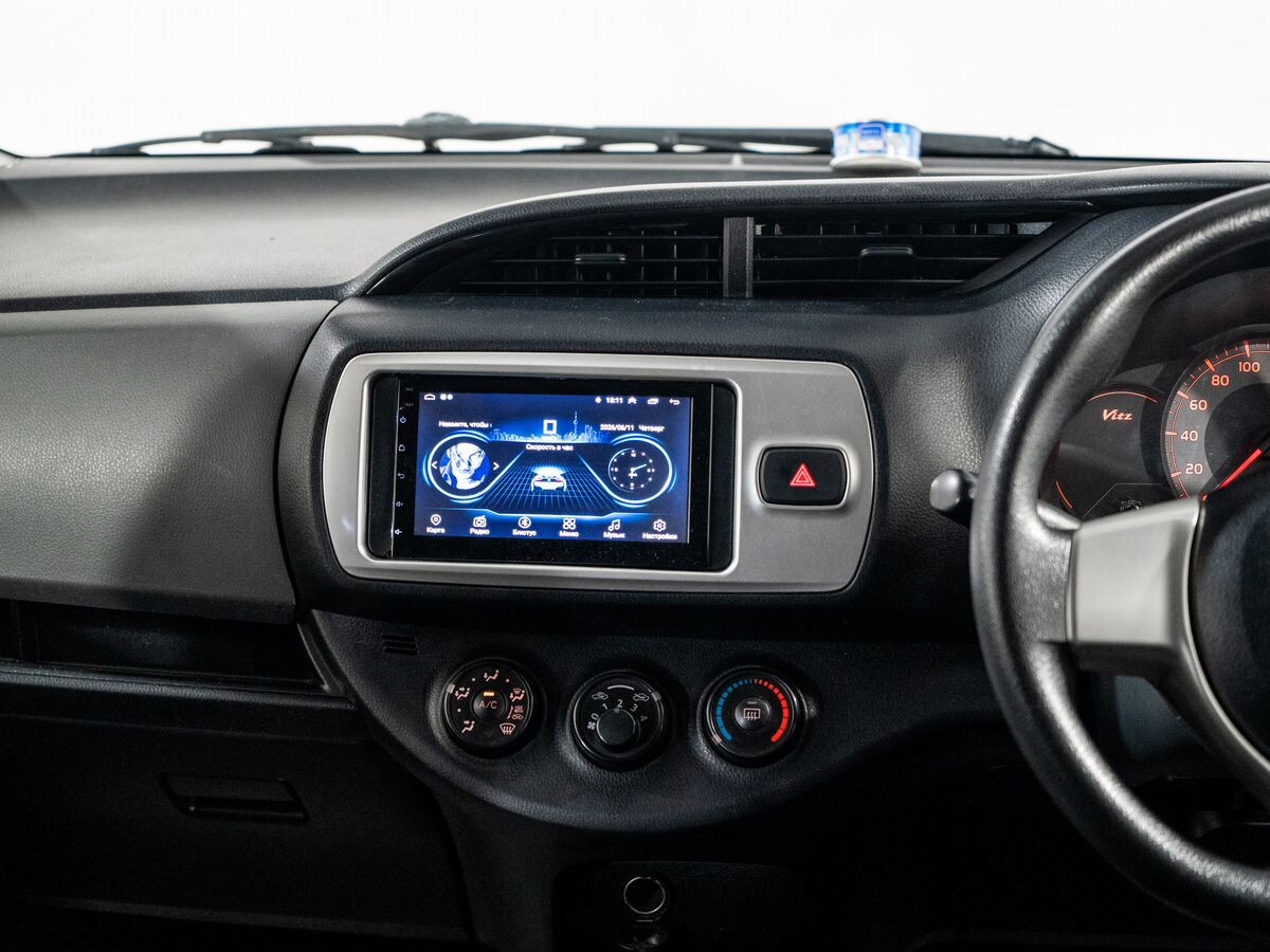 Toyota Vitz 2015 - фото автомобиля