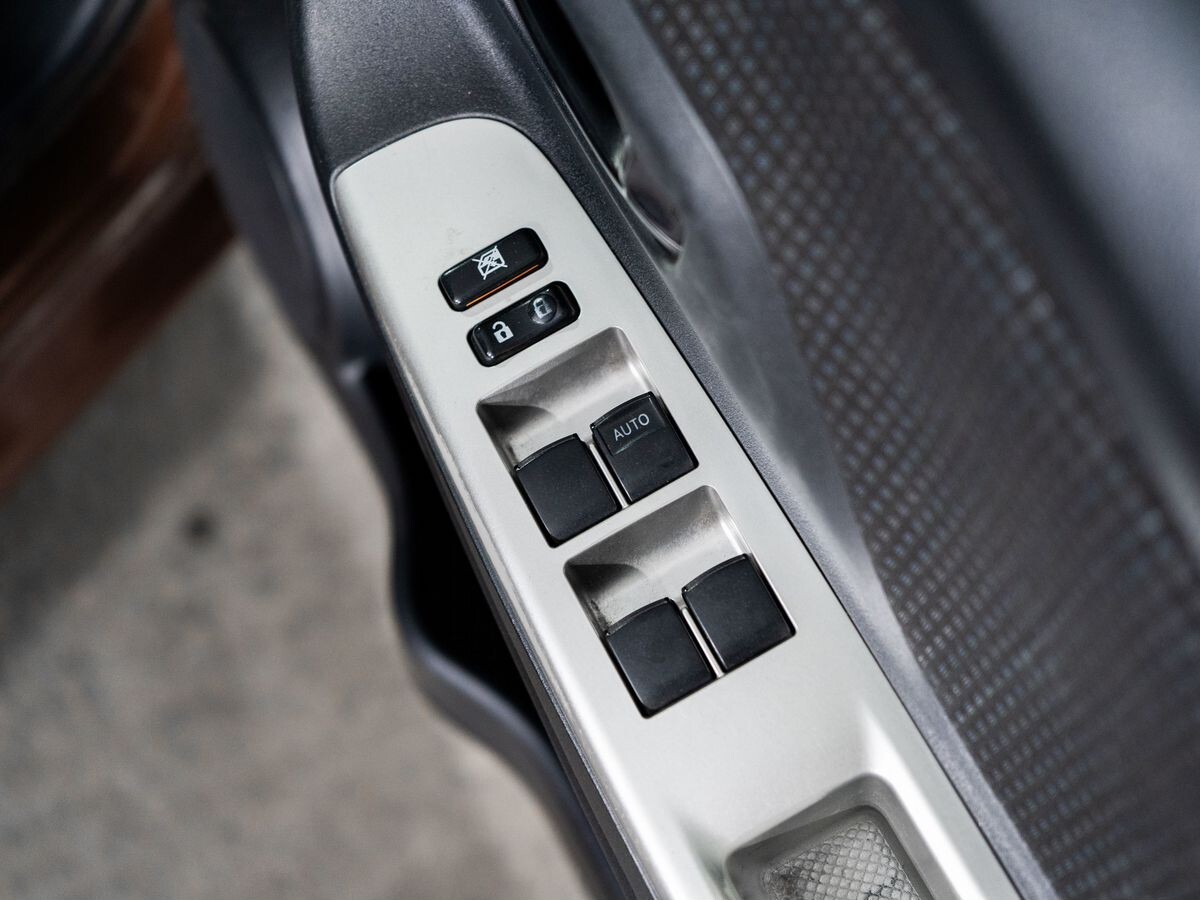 Toyota Vitz 2015 - фото автомобиля