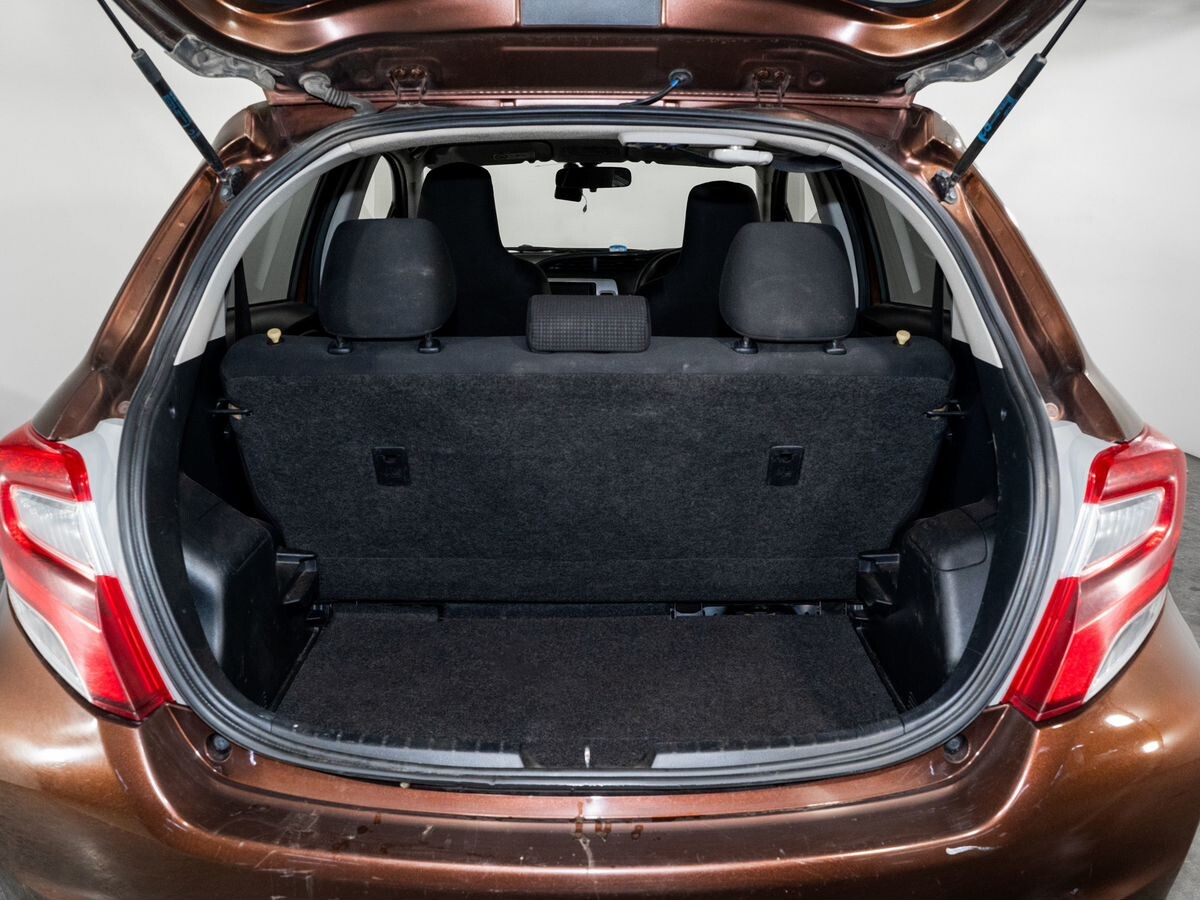 Toyota Vitz 2015 - фото автомобиля