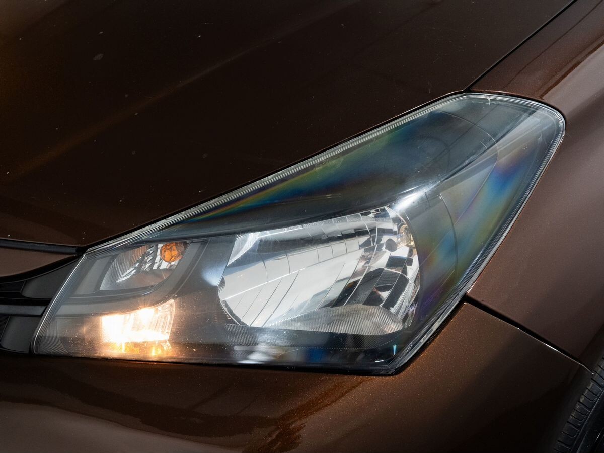 Toyota Vitz 2015 - фото автомобиля