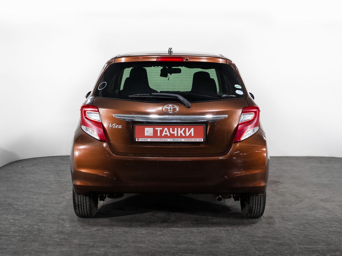 Toyota Vitz 2015 - фото автомобиля