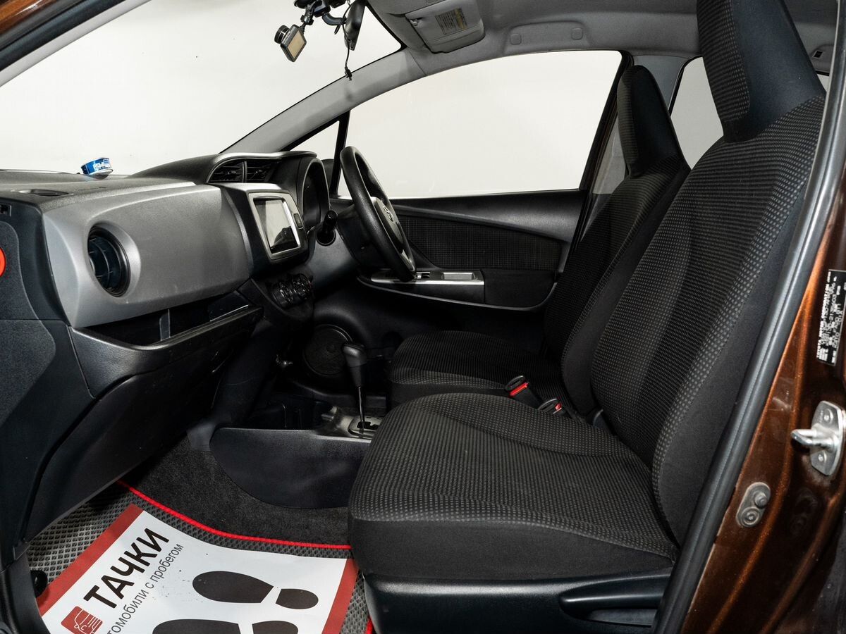 Toyota Vitz 2015 - фото автомобиля