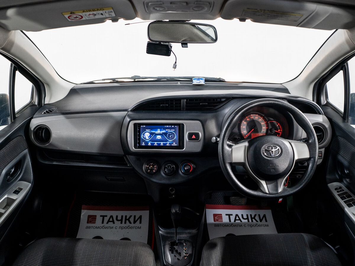 Toyota Vitz 2015 - фото автомобиля