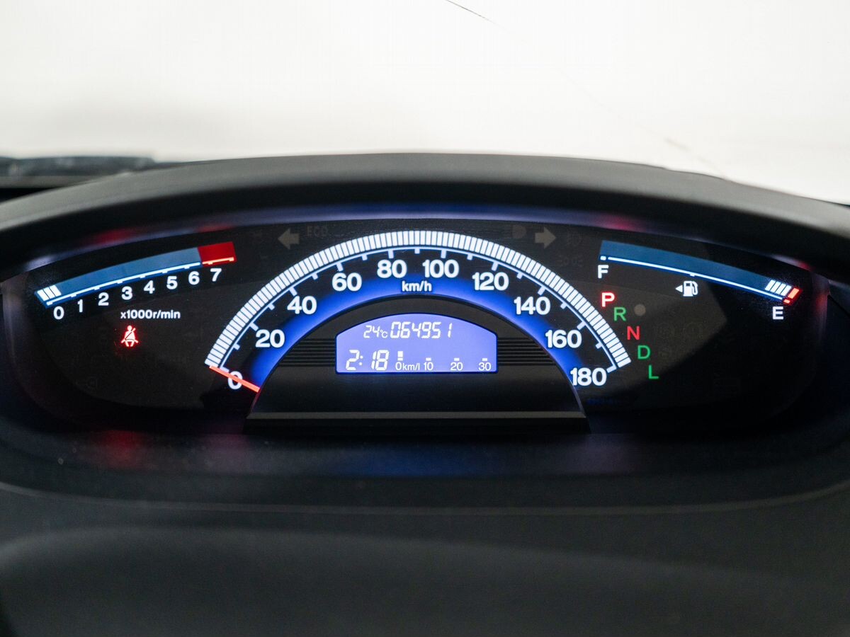 Honda Freed Spike 2015 - фото автомобиля