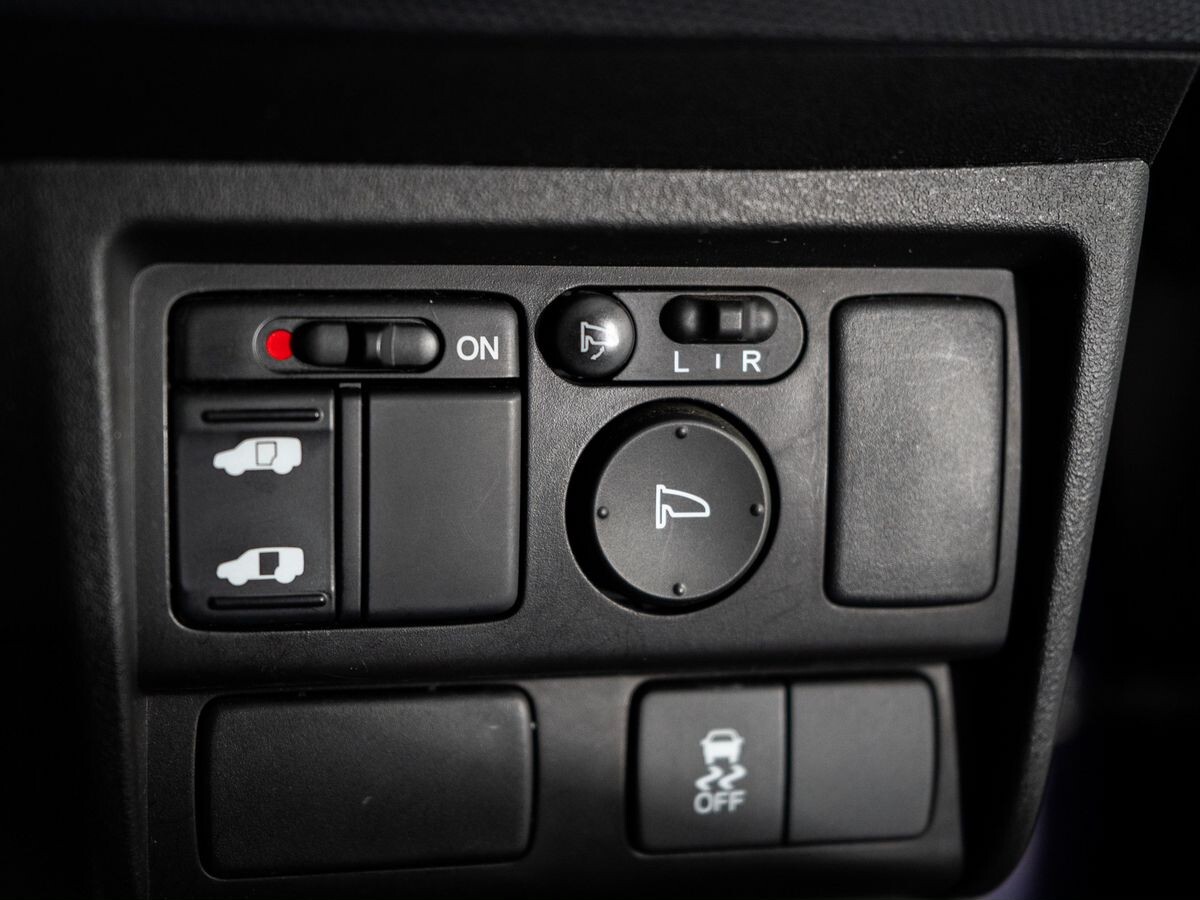 Honda Freed Spike 2015 - фото автомобиля