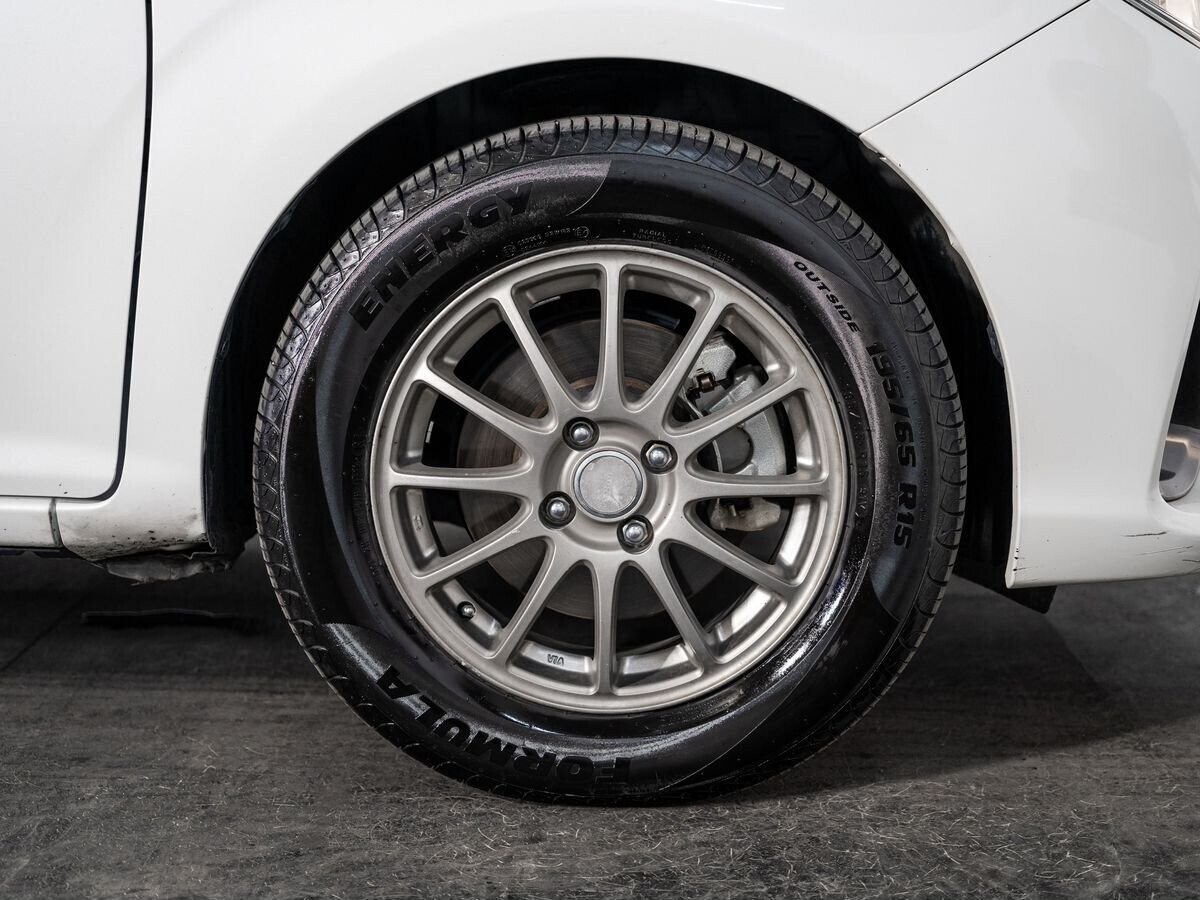 Toyota Corolla Fielder 2019 - фото автомобиля