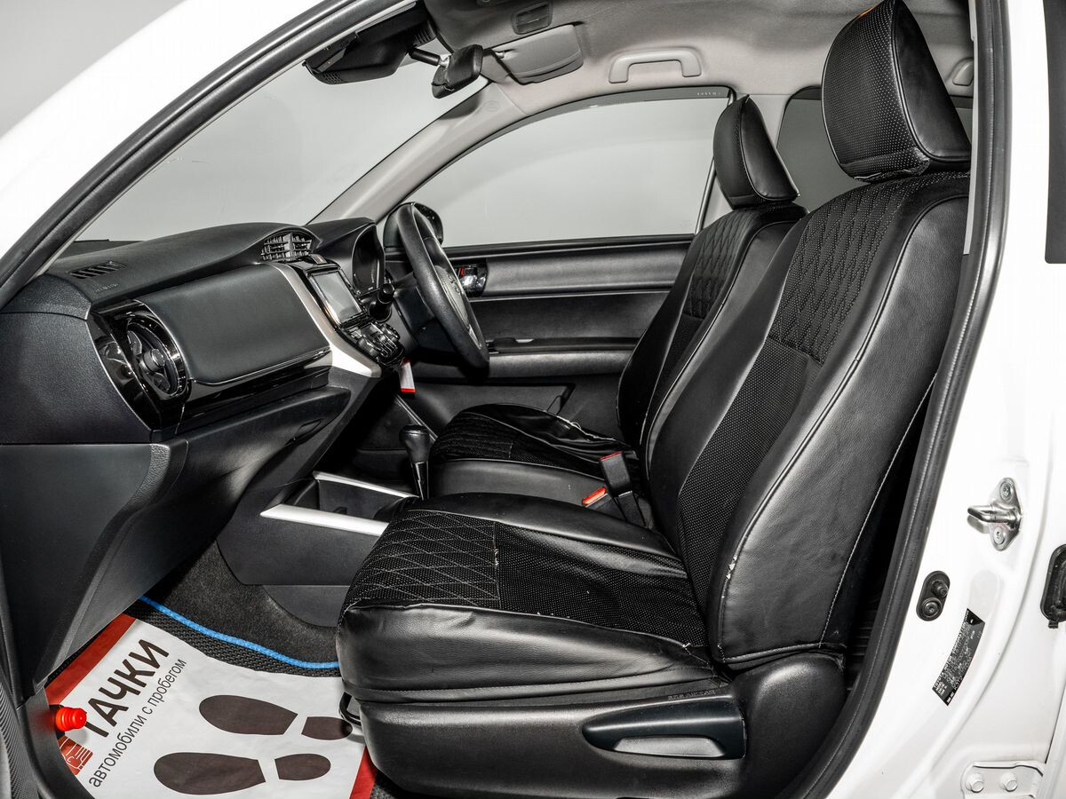 Toyota Corolla Fielder 2019 - фото автомобиля