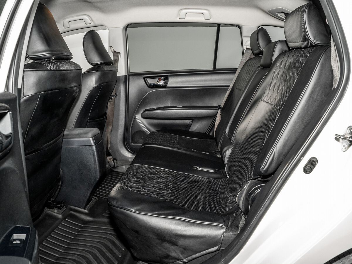 Toyota Corolla Fielder 2019 - фото автомобиля