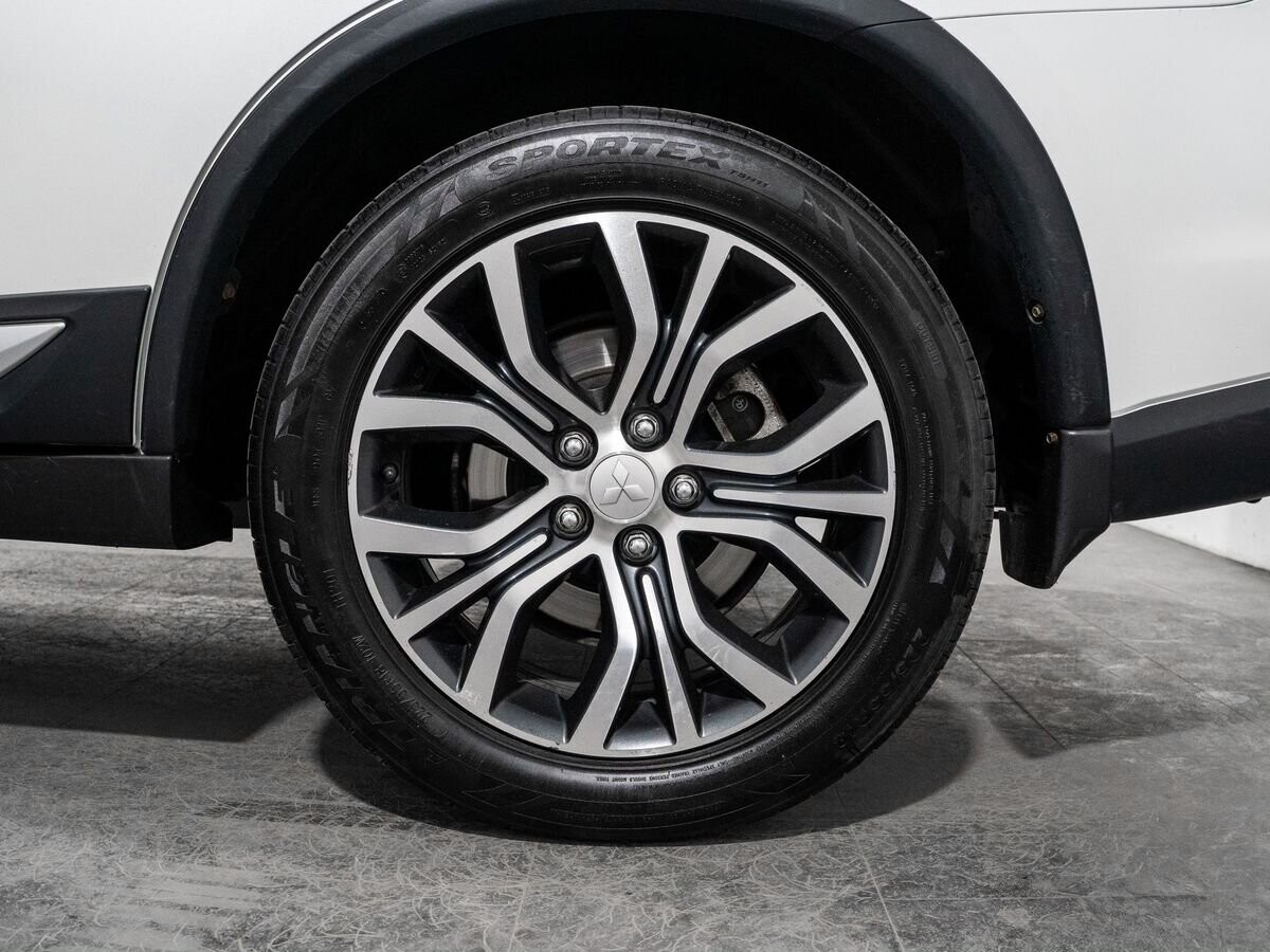 Mitsubishi Outlander 2015 - фото автомобиля