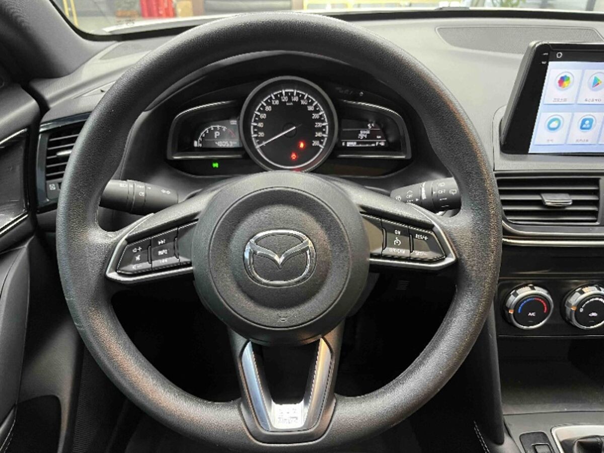 Mazda CX-4 2023 - фото автомобиля
