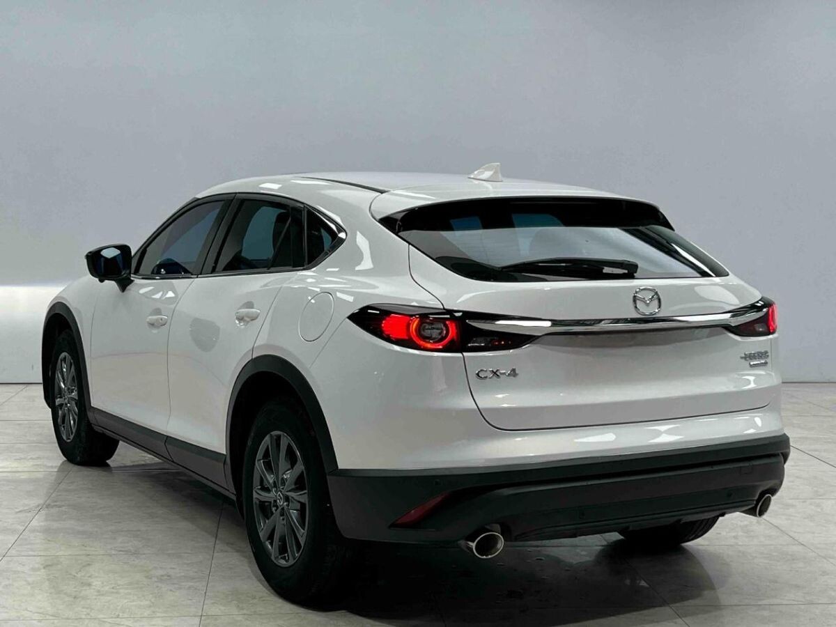 Mazda CX-4 2023 - фото автомобиля