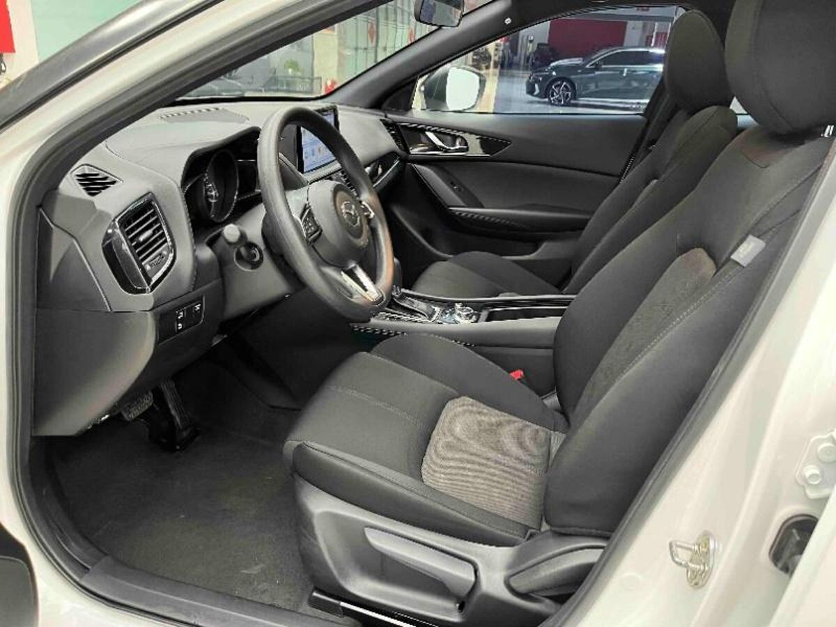 Mazda CX-4 2023 - фото автомобиля
