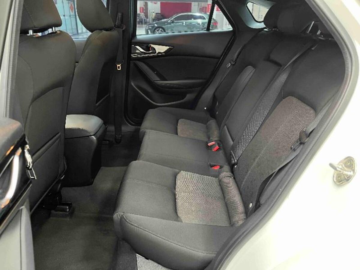 Mazda CX-4 2023 - фото автомобиля