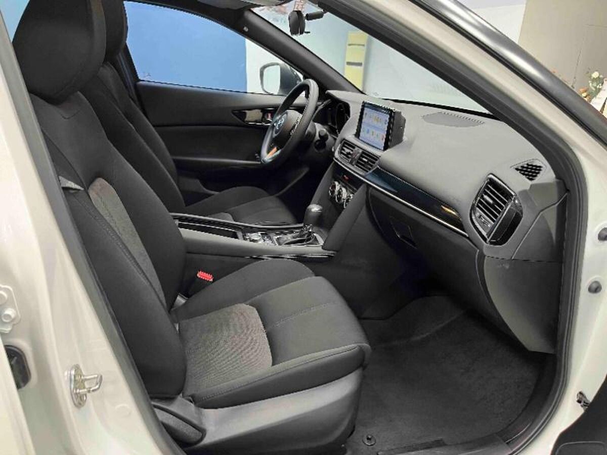 Mazda CX-4 2023 - фото автомобиля