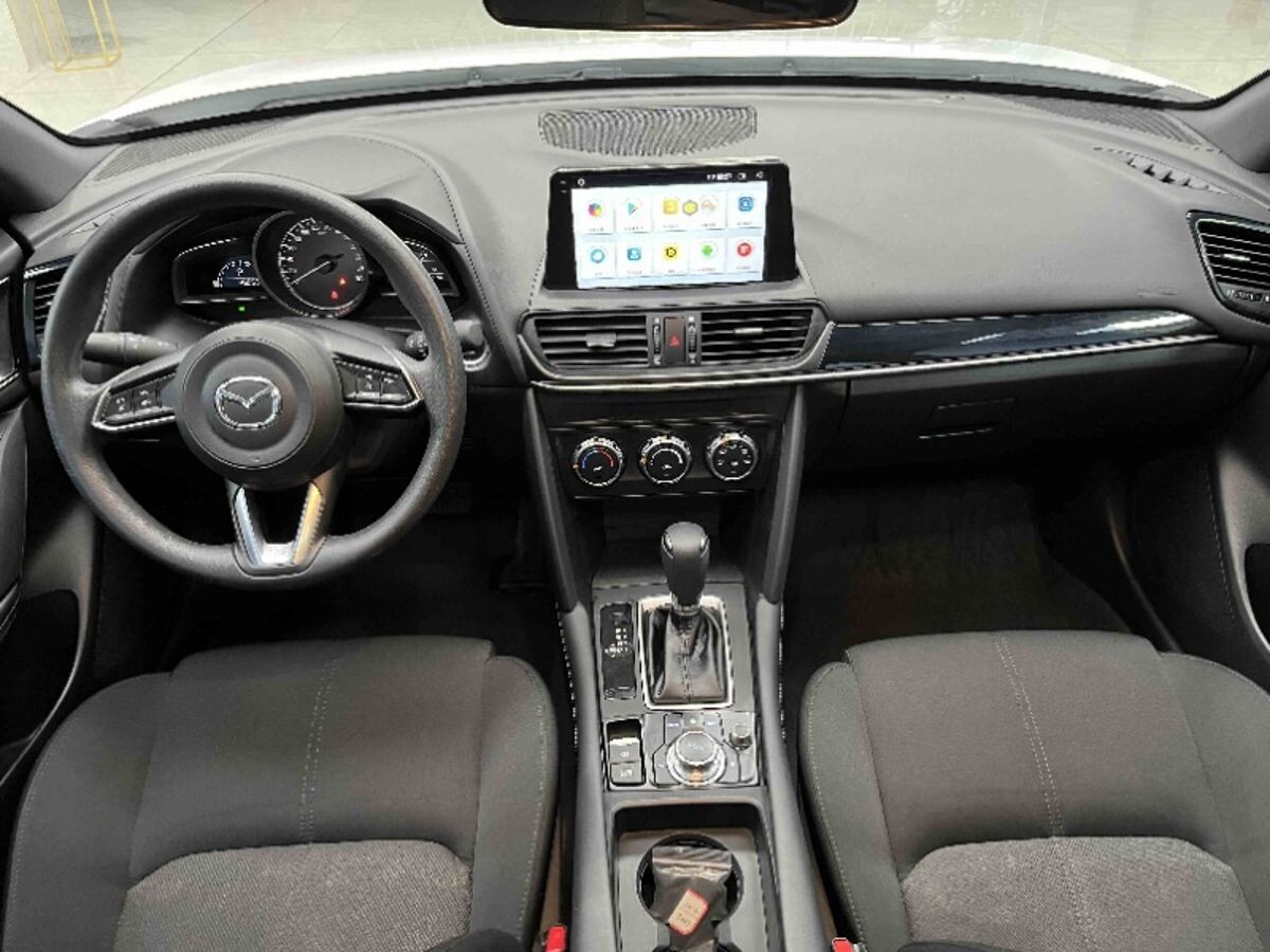 Mazda CX-4 2023 - фото автомобиля