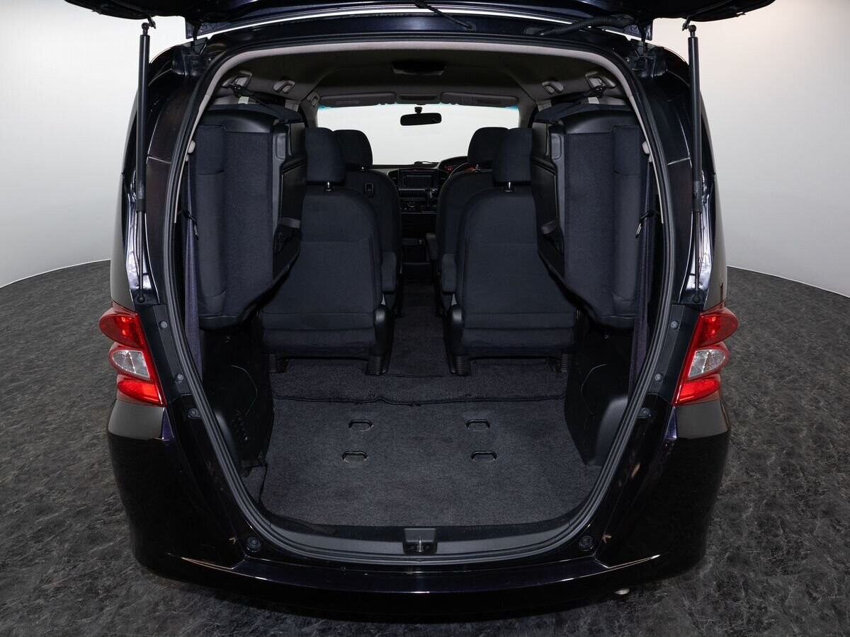 Honda Freed 2010 - фото автомобиля