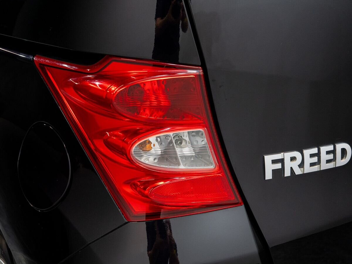 Honda Freed 2010 - фото автомобиля