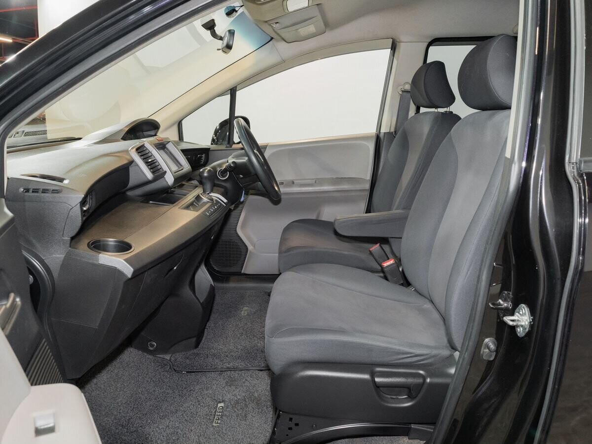 Honda Freed 2010 - фото автомобиля
