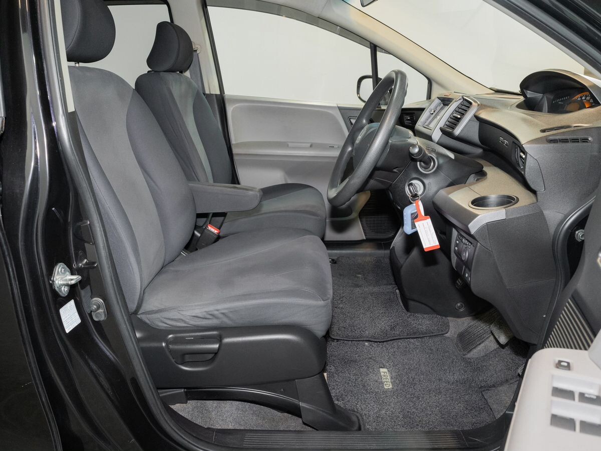 Honda Freed 2010 - фото автомобиля