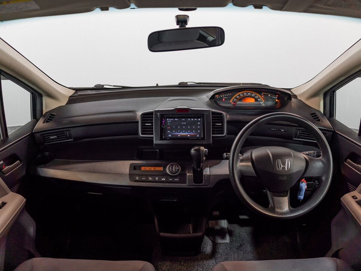 Honda Freed 2010 - фото автомобиля