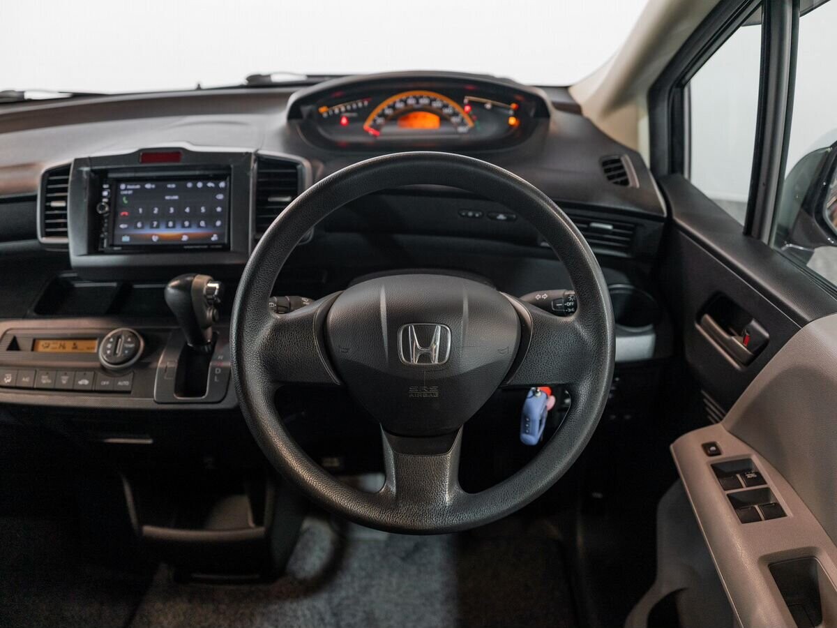 Honda Freed 2010 - фото автомобиля