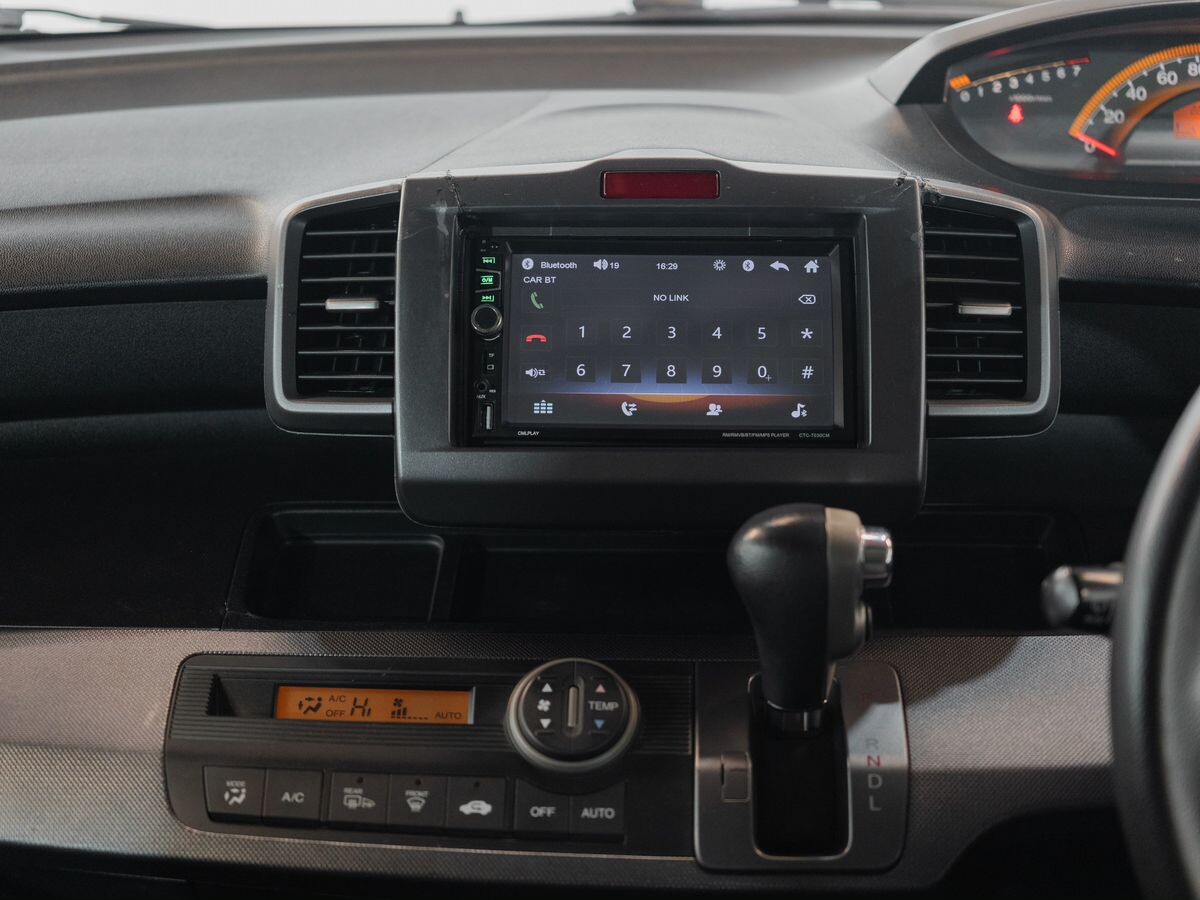 Honda Freed 2010 - фото автомобиля