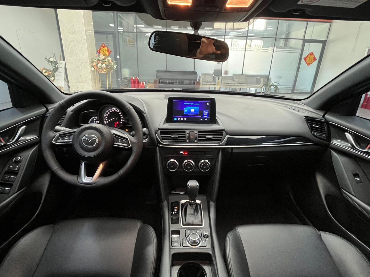 Mazda CX-4 2022 - фото автомобиля