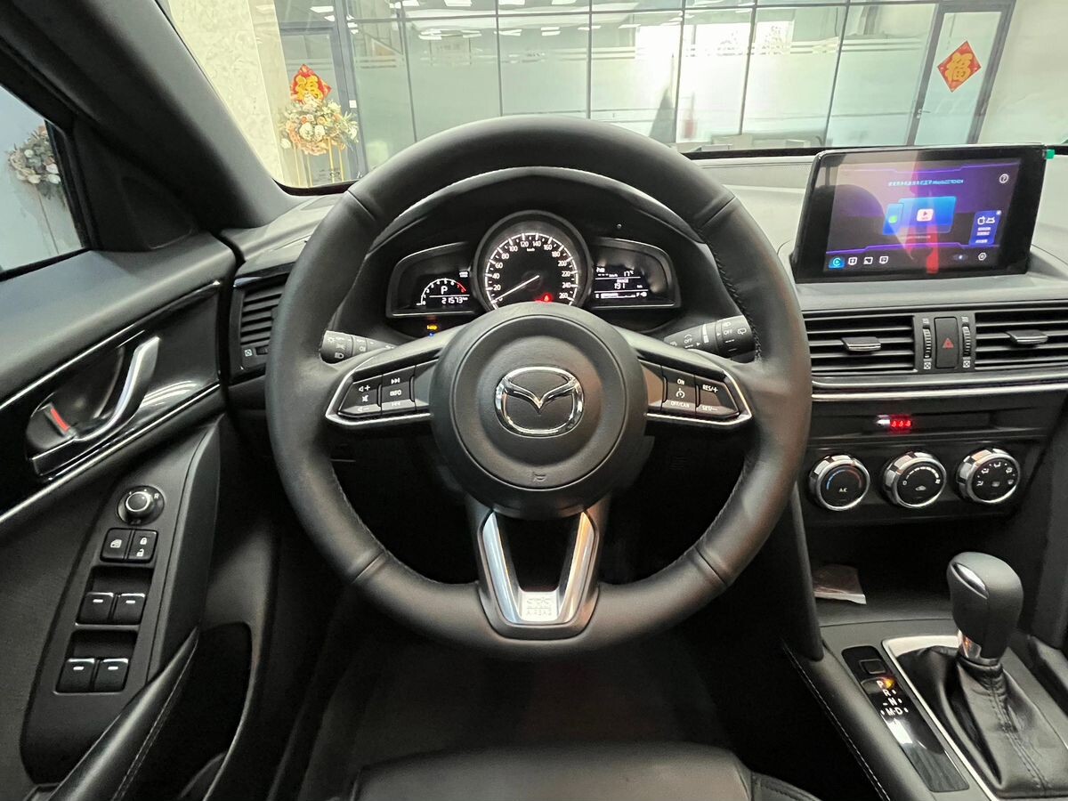 Mazda CX-4 2022 - фото автомобиля