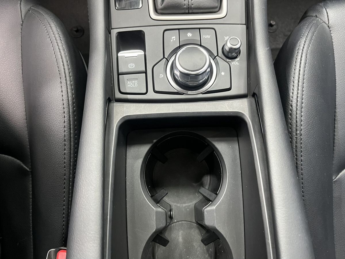 Mazda CX-4 2022 - фото автомобиля
