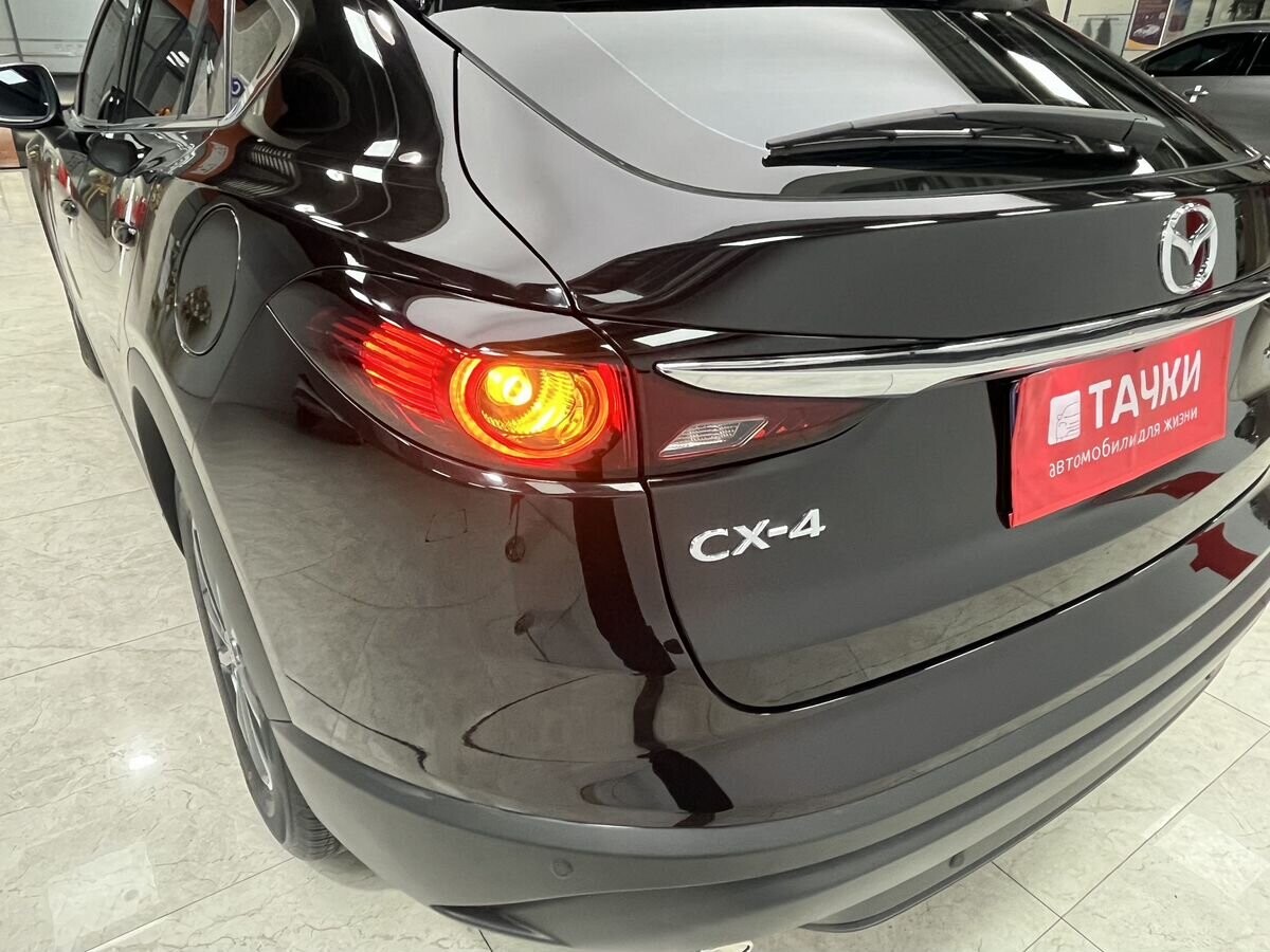 Mazda CX-4 2022 - фото автомобиля