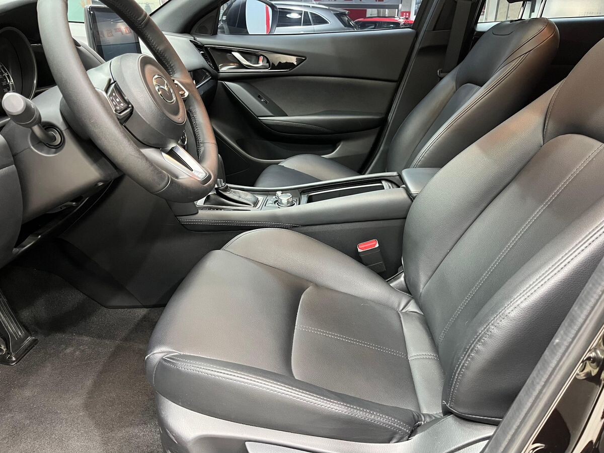 Mazda CX-4 2022 - фото автомобиля