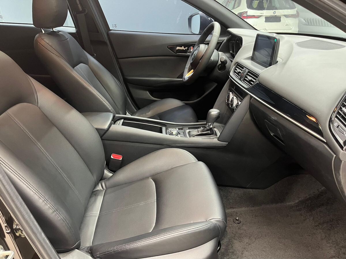 Mazda CX-4 2022 - фото автомобиля