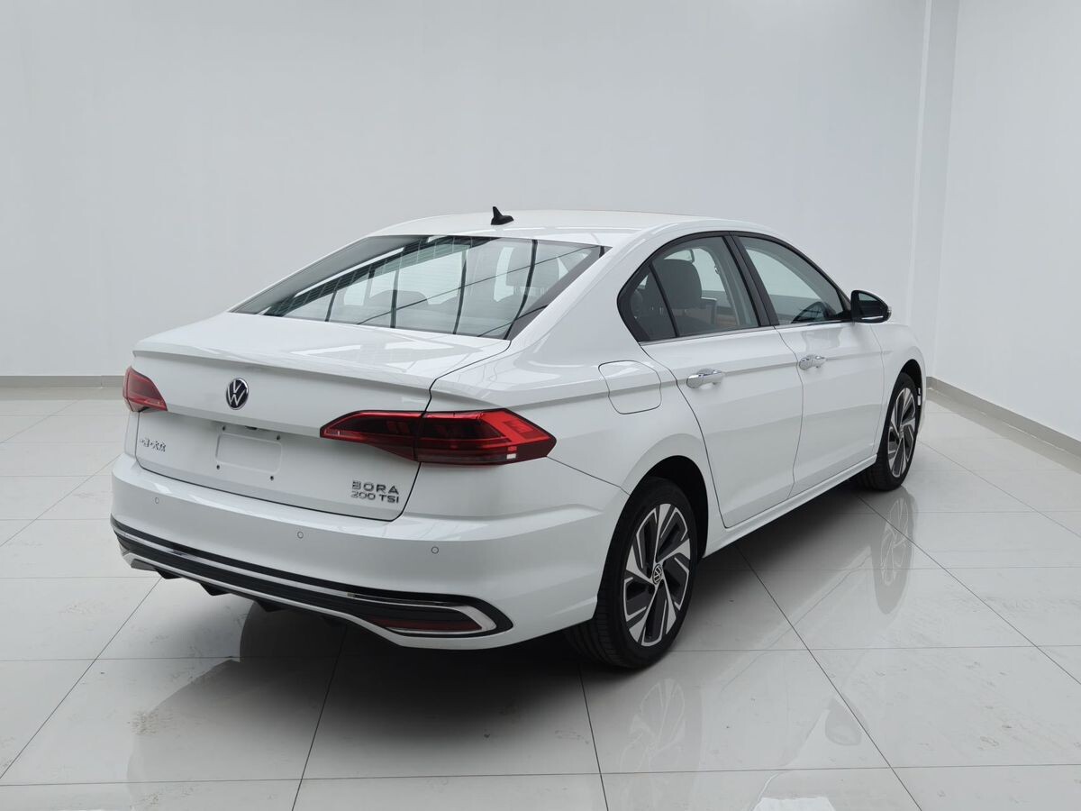 Volkswagen Bora 2022 - фото автомобиля