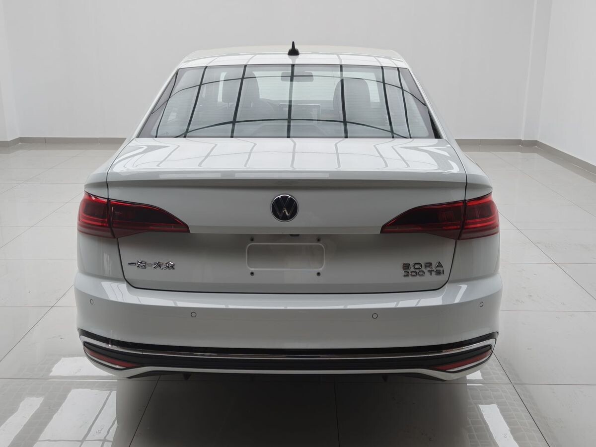 Volkswagen Bora 2022 - фото автомобиля