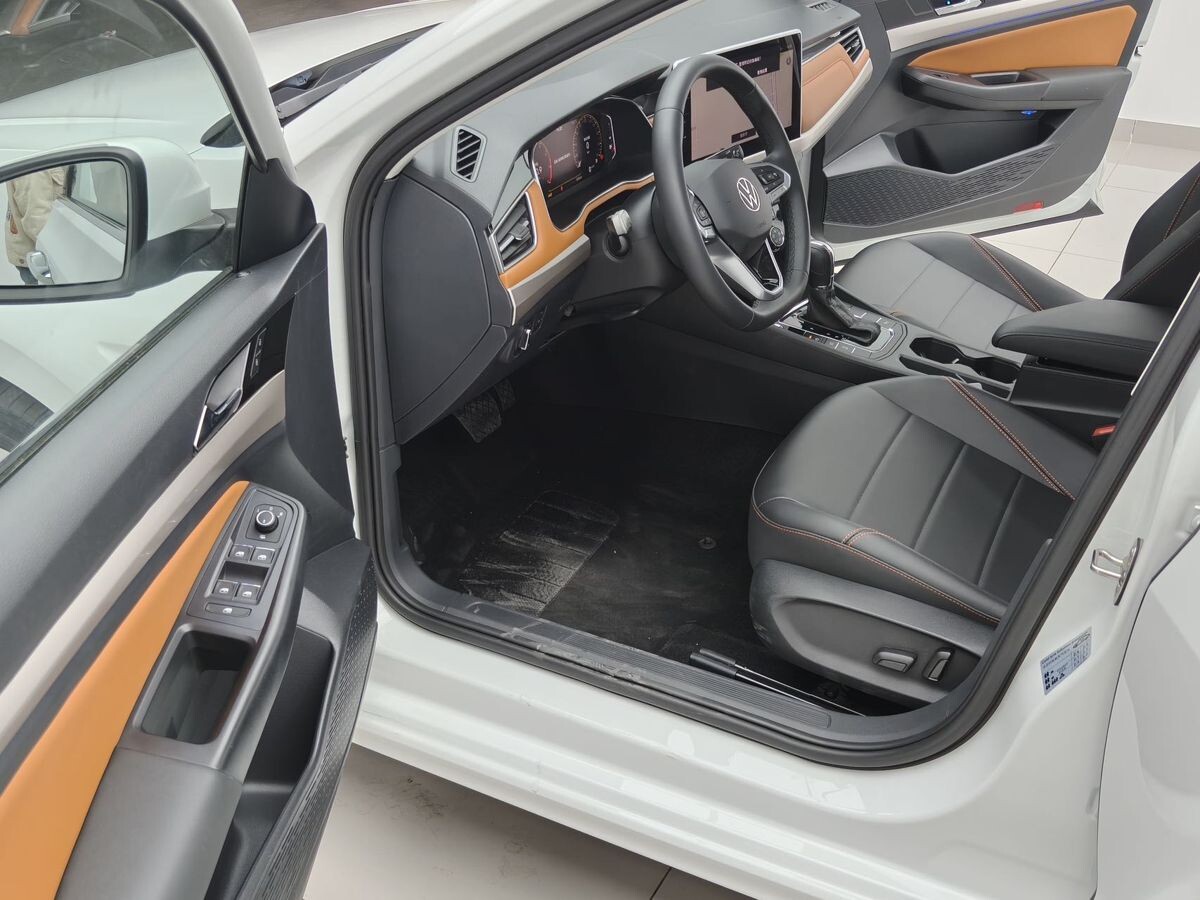 Volkswagen Bora 2022 - фото автомобиля