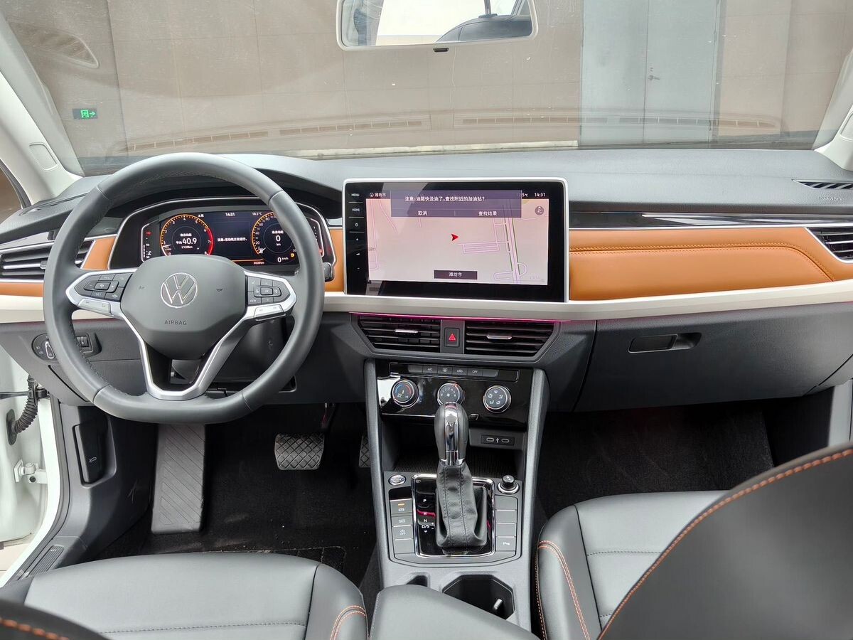 Volkswagen Bora 2022 - фото автомобиля