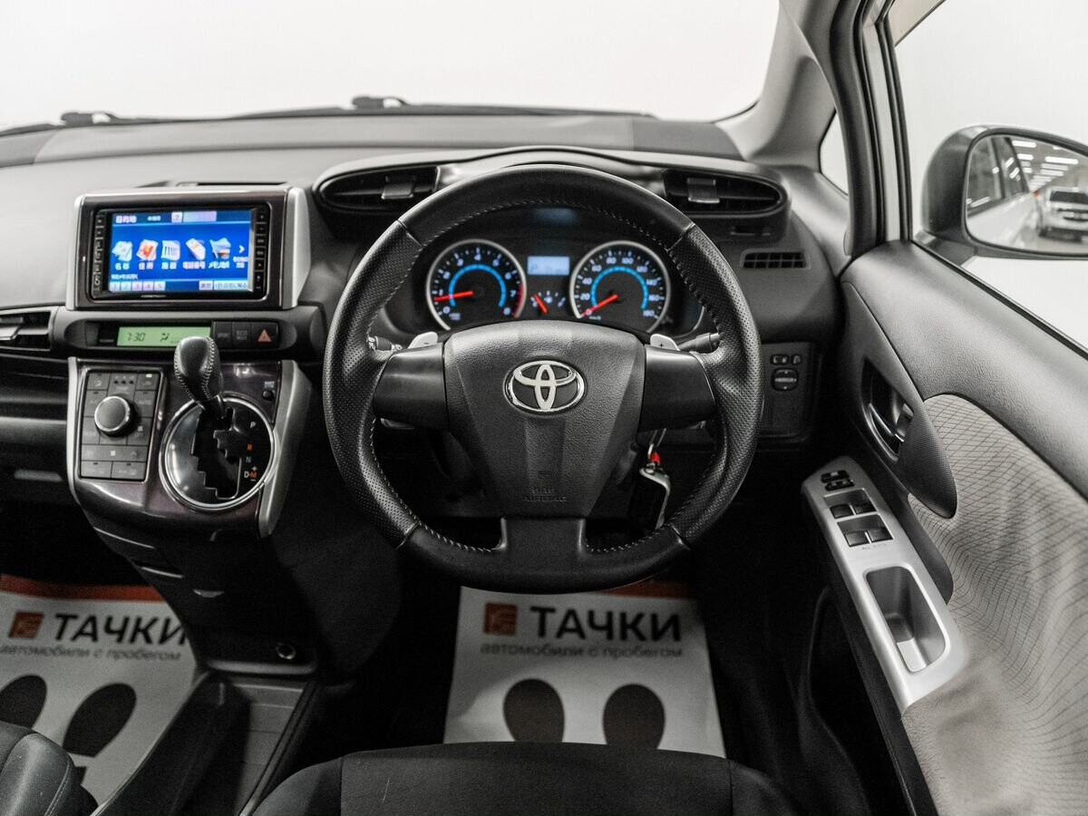 Toyota Wish 2010 - фото автомобиля