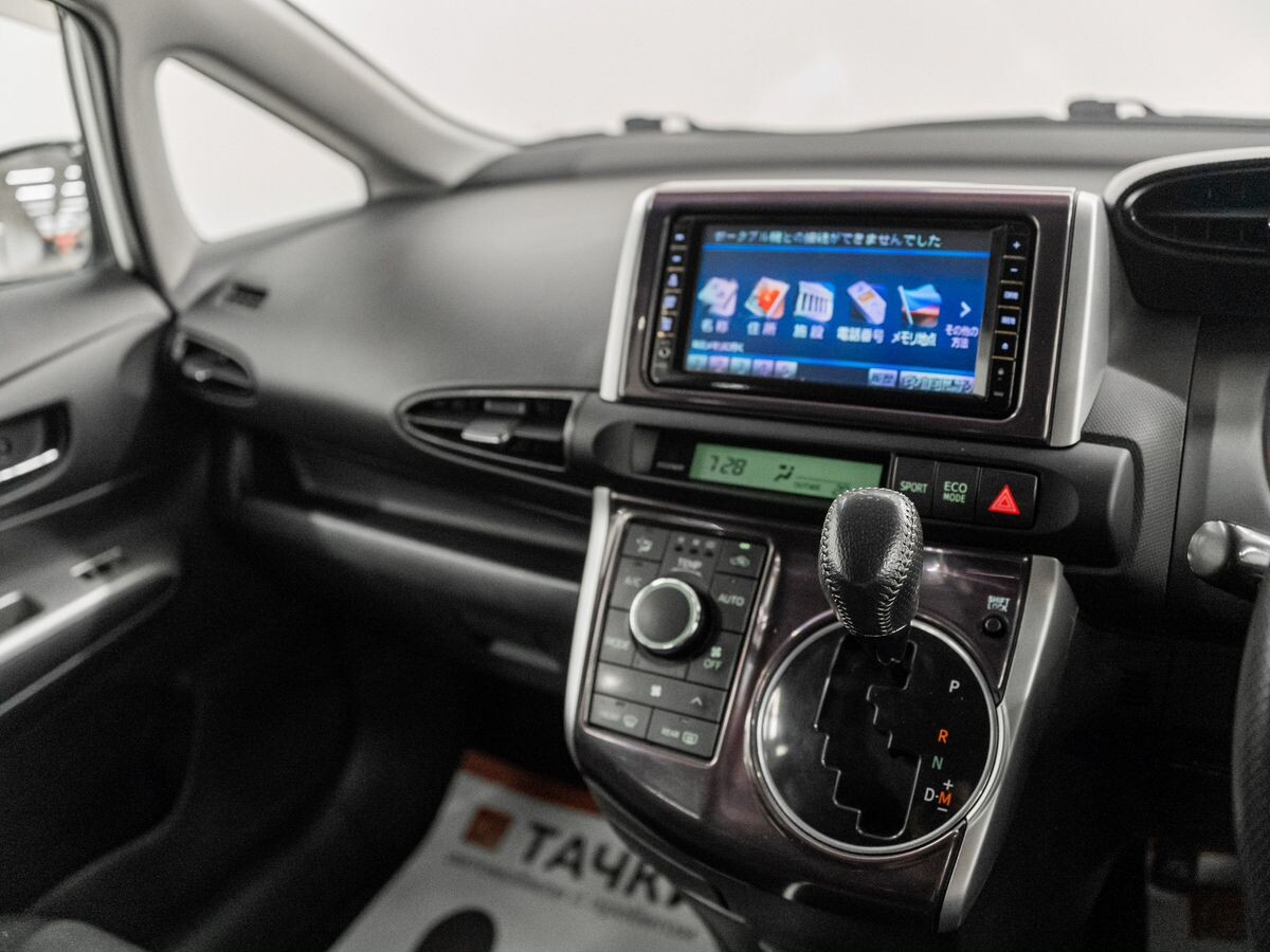 Toyota Wish 2010 - фото автомобиля