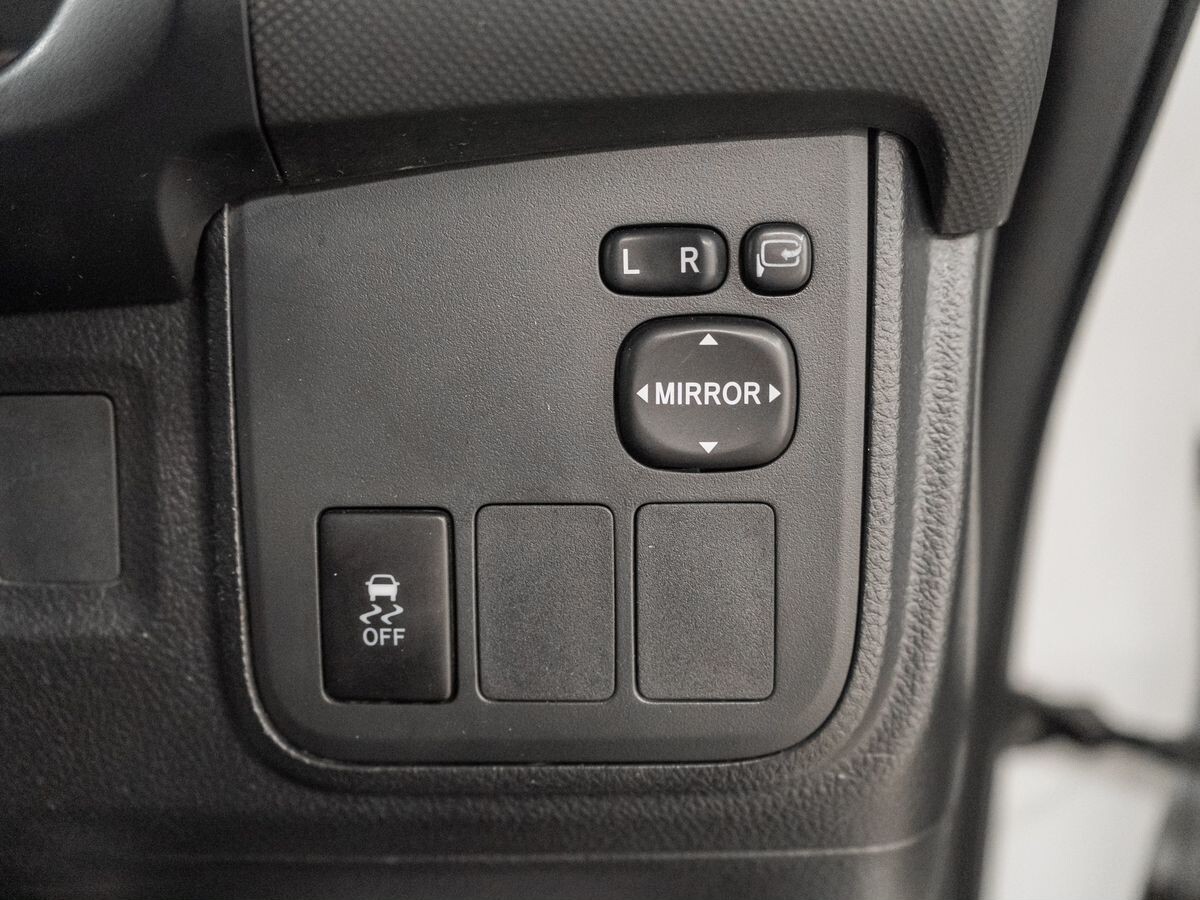 Toyota Wish 2010 - фото автомобиля