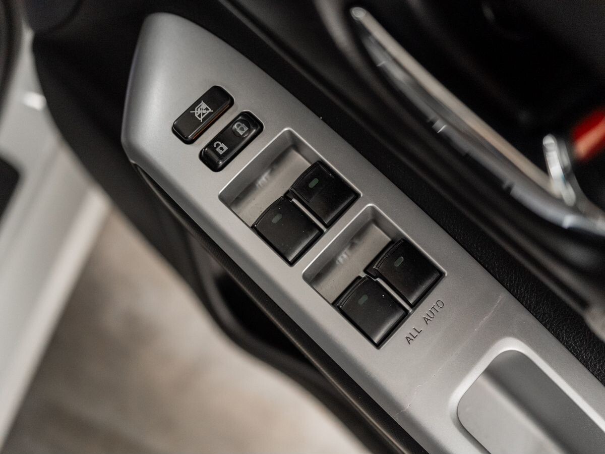 Toyota Wish 2010 - фото автомобиля