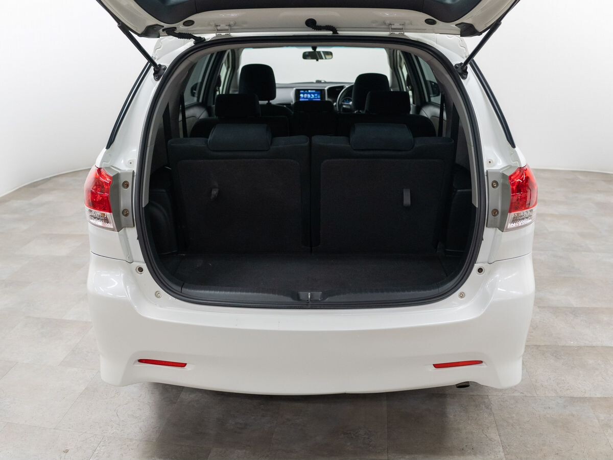 Toyota Wish 2010 - фото автомобиля