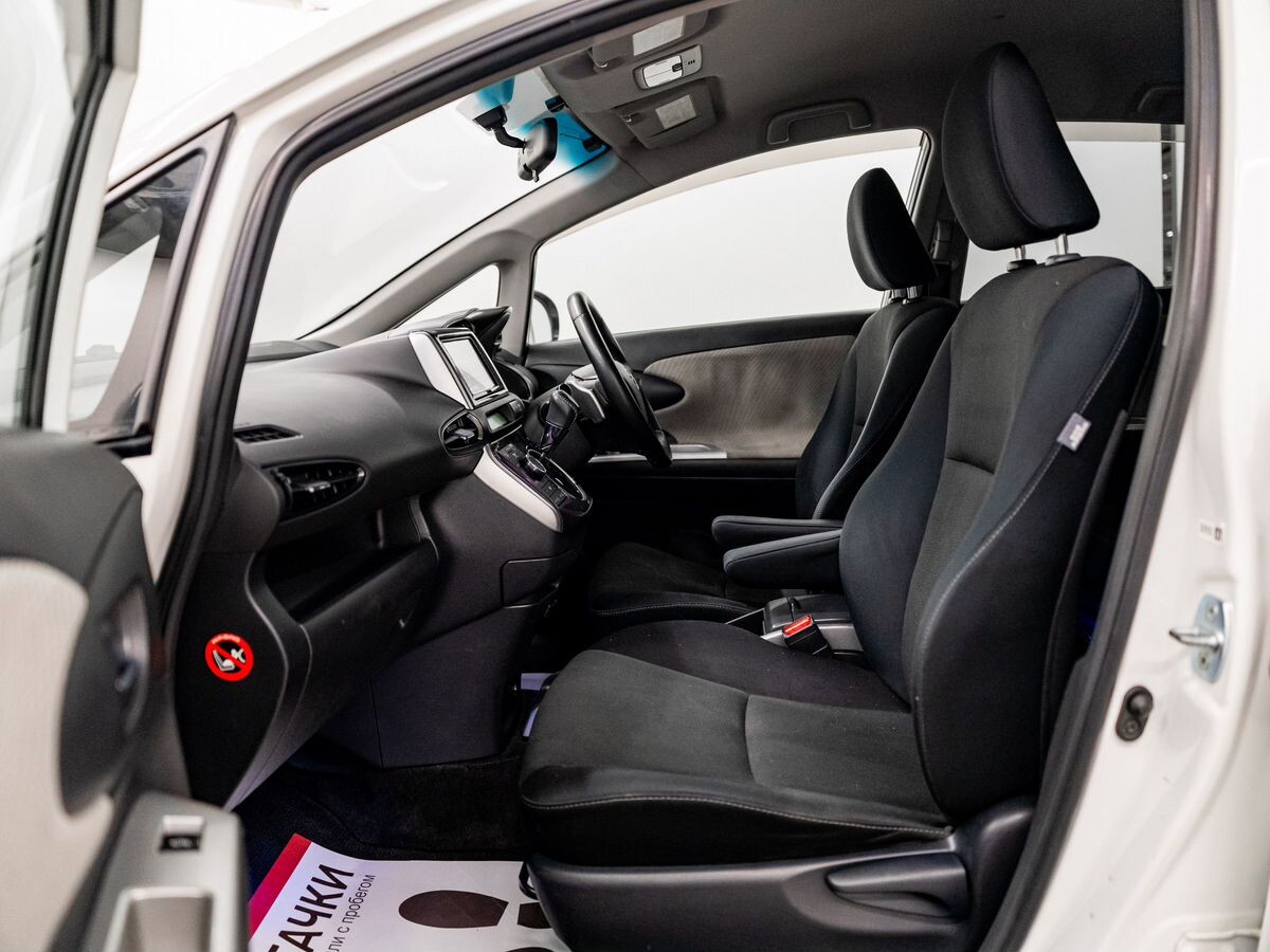 Toyota Wish 2010 - фото автомобиля