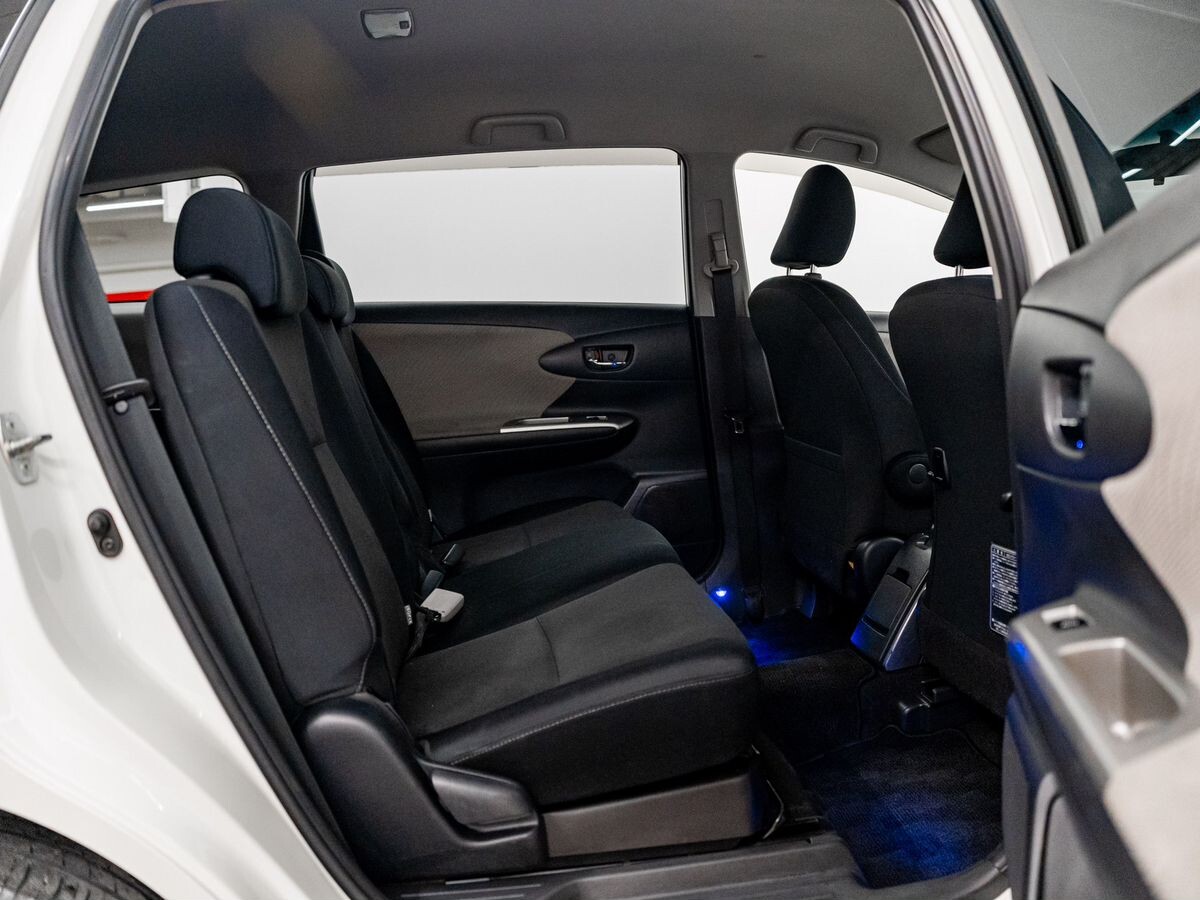 Toyota Wish 2010 - фото автомобиля