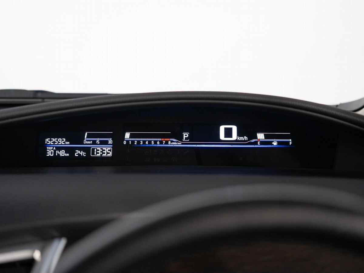Honda Jade 2017 - фото автомобиля